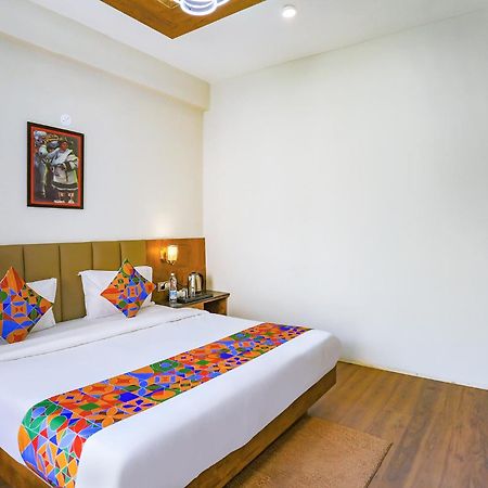 Fabhotel Outhills 马拉里 外观 照片