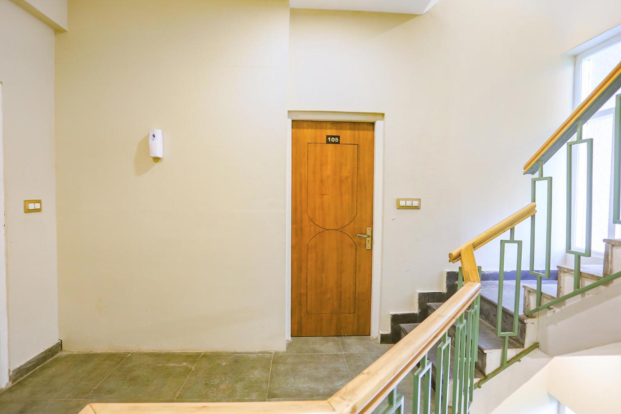 Fabhotel Outhills 马拉里 外观 照片
