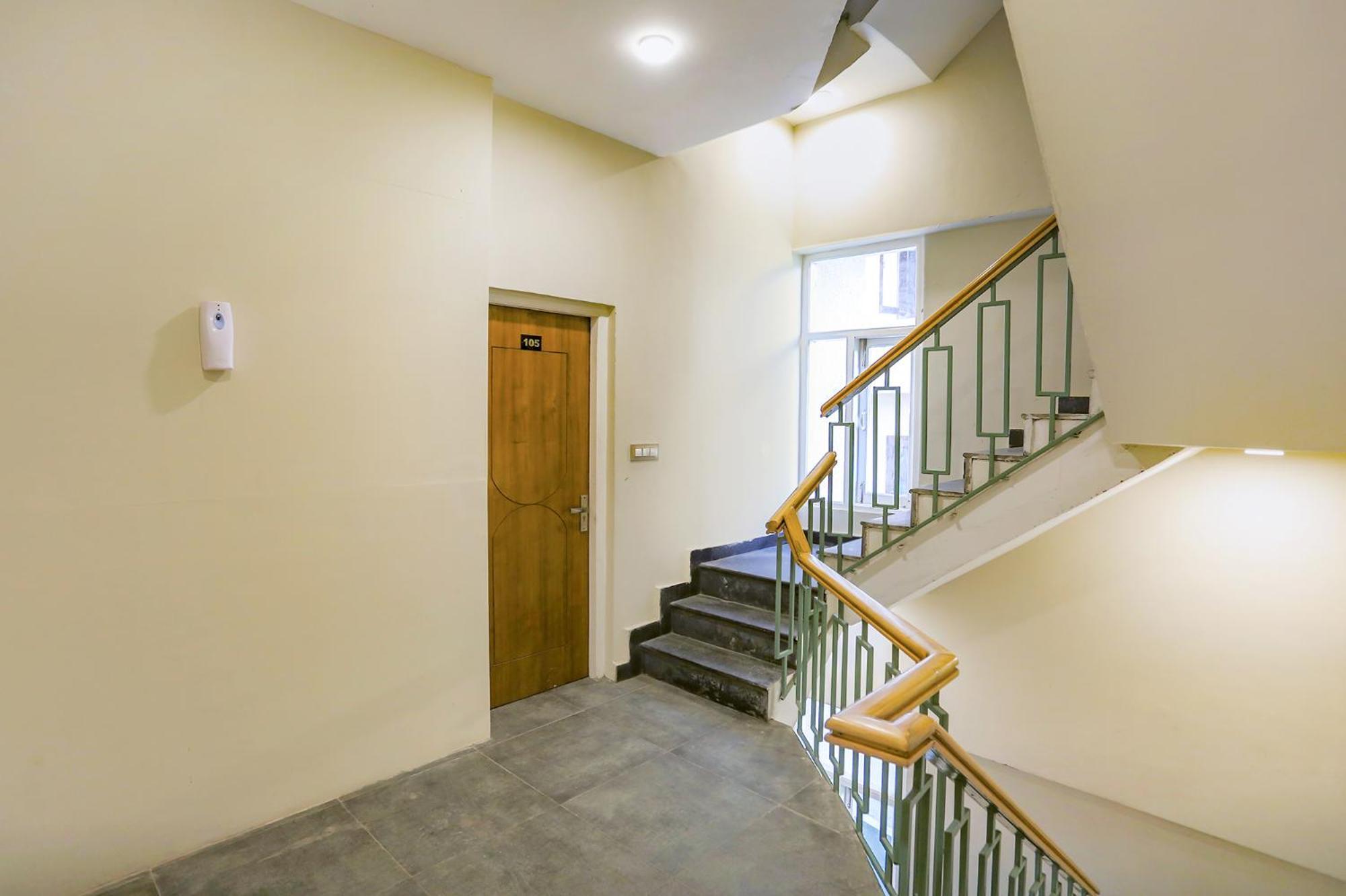 Fabhotel Outhills 马拉里 外观 照片