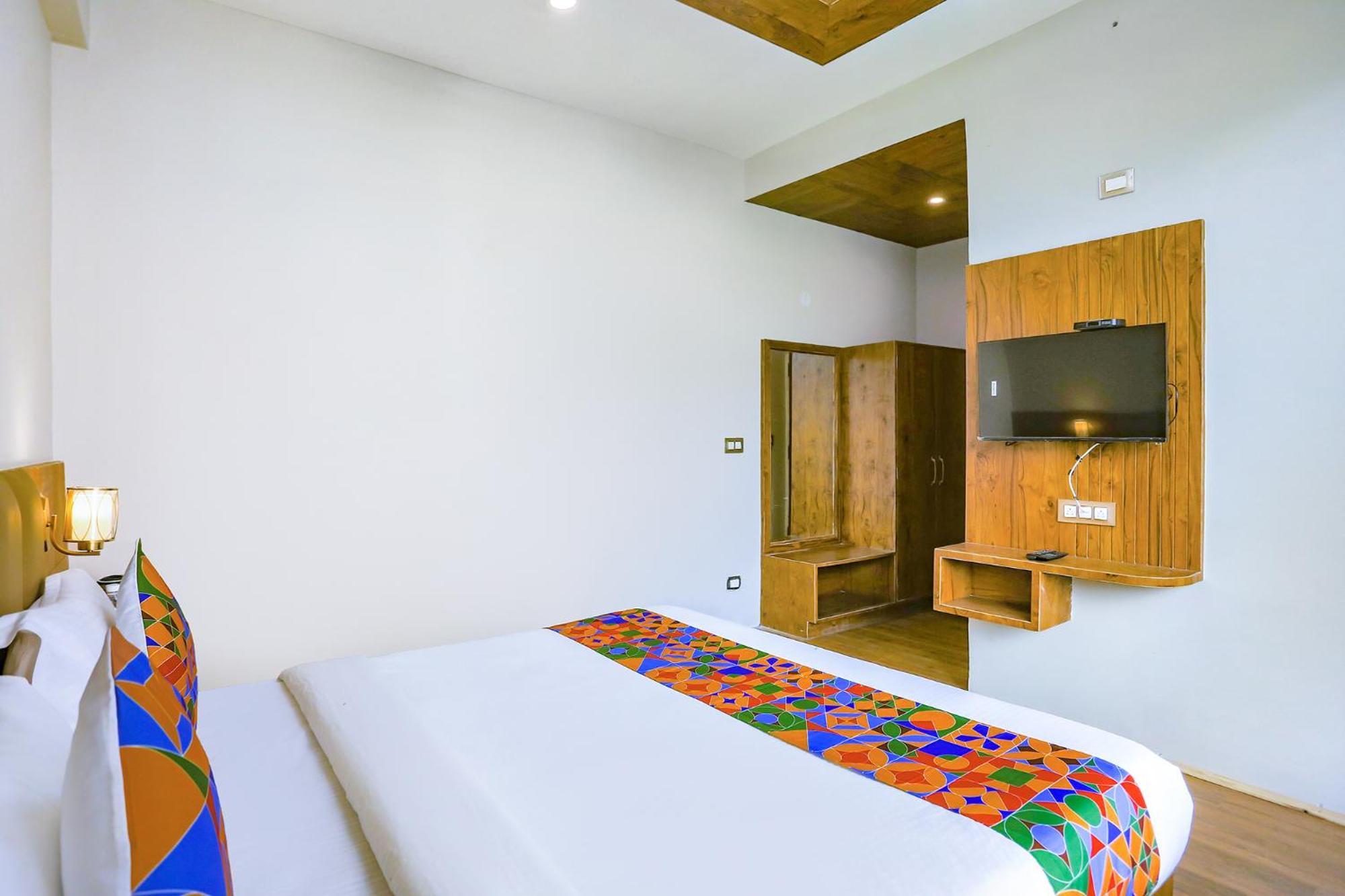 Fabhotel Outhills 马拉里 外观 照片