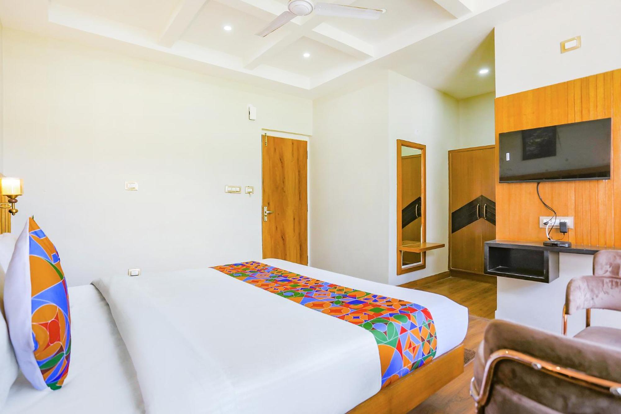 Fabhotel Outhills 马拉里 外观 照片